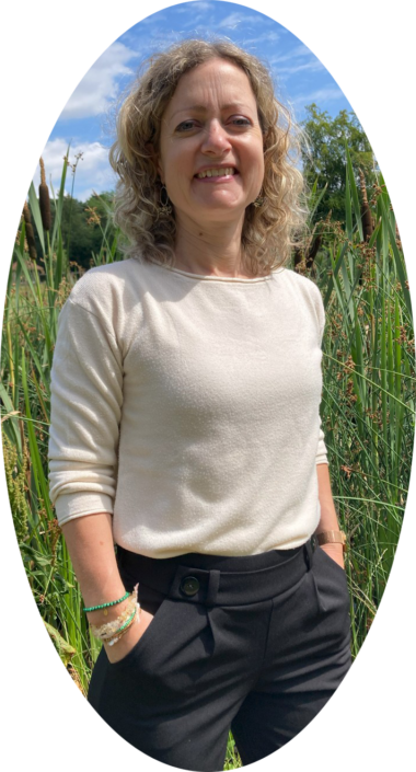 Manon_staand_buiten_ovaal